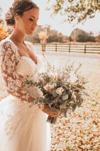 Jacksonville Wedding Venue, bride with bouquet